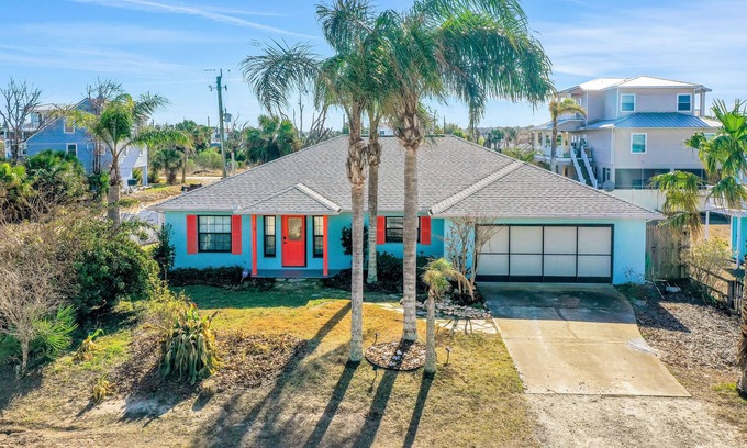 Marineland Acres House | Pet-Friendly Retreat with Pool, Yard & Central AC