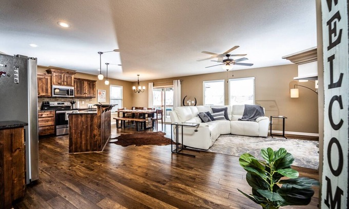 Kansas City House | Exceptional Home with Entertainment Room and Pool Table