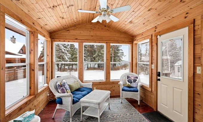 Two Harbors Cabin | Stylish Home with Guest Cabin and Lake View Amenities