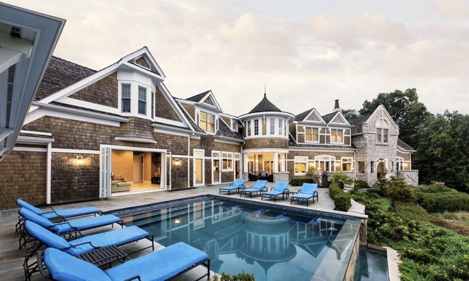 New Buffalo House | Stunning Home with Infinity Pool Overlooking Lake Michigan