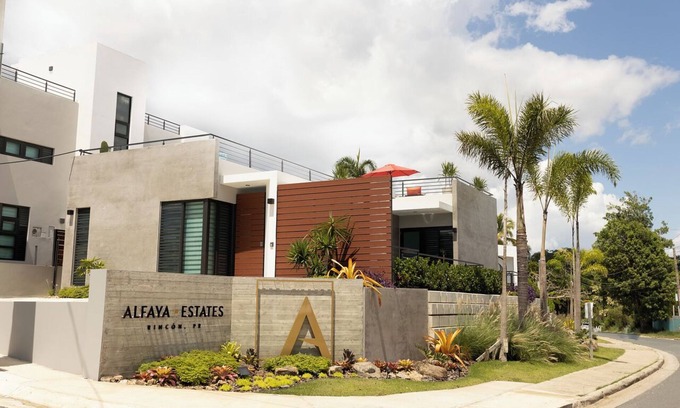 Ensenada House | Beautiful Home with Private Pool near Black Eagle Beach