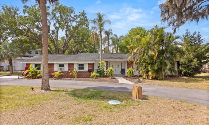 Kissimmee House | Perfect Retreat with Home Comforts and Movie Room