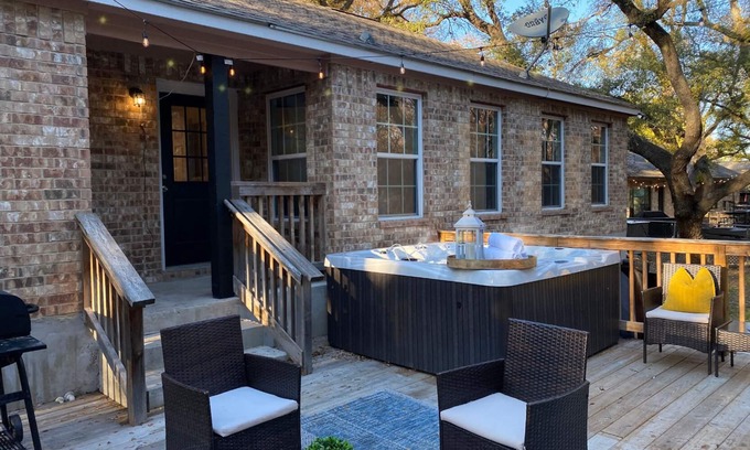 Cibolo House | Pet-Friendly Retreat with Hot Tub Near San Antonio - 9.6/10