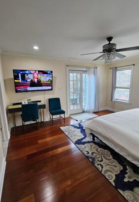 Queens House | Family-Friendly Hotel Room in Bayside Queens - Rated 9/10