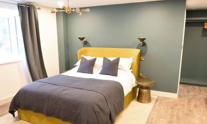 Woburn Sands Apartment | Luxury Hotel Suite