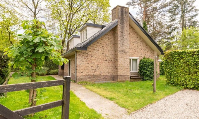 Otterlo House | Elegant 190m2 House on Lush Green Grounds with Kitchen