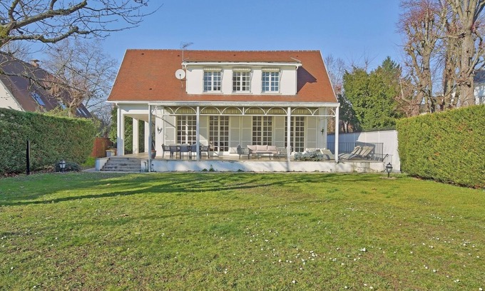 Le Vesinet House | Elegant House for Paris JO 2024 with Family-Friendly Amenities
