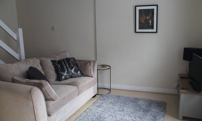York House | Elegant York House with Kitchen and Breakfast Included