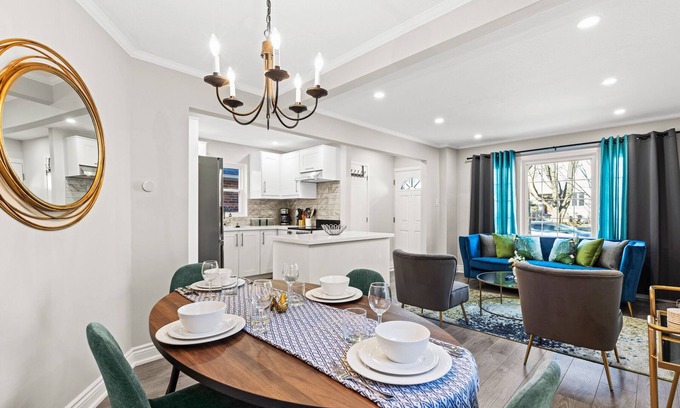 East York House | Elegant 4BR House in Midtown Toronto with Spa & Breakfast