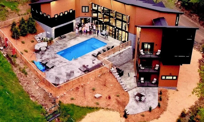 Hidden Valley House | Exclusive House with Private Pool & Movie Theater Bliss