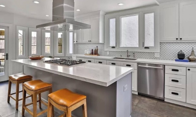 Mount Davidson Manor House | Elegant Home in the Heart of San Francisco with Yard