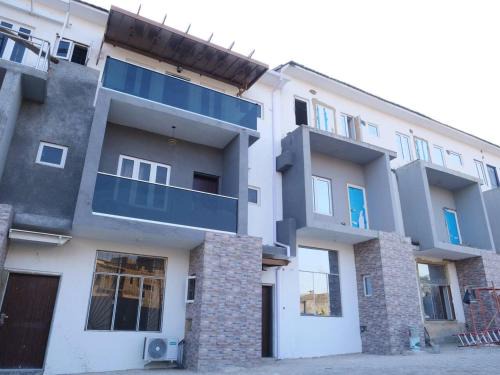 Abuja House | Elegant 4-Bed House in Abuja - Pet and Child Friendly