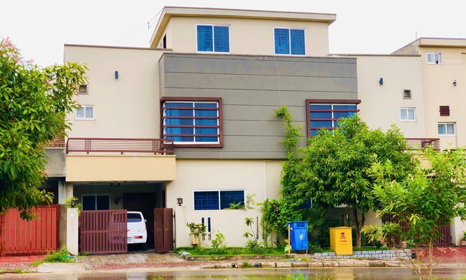 Bahria Town House | Elegant 4-Bedroom House with Free Parking & Pet Friendly