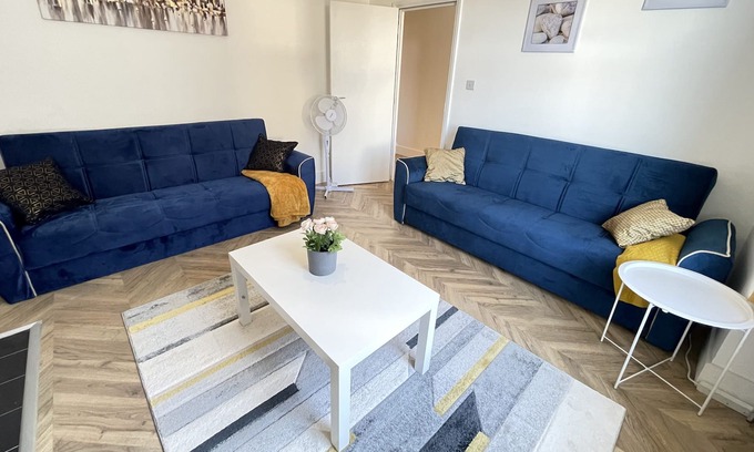 Northumberland Park House | Luxury House with Garden next to The Stadium