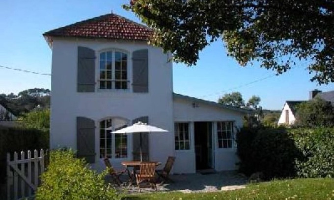 Crozon House | Charming Garden Retreat Near the Beach in Morgat - Rated 9.8