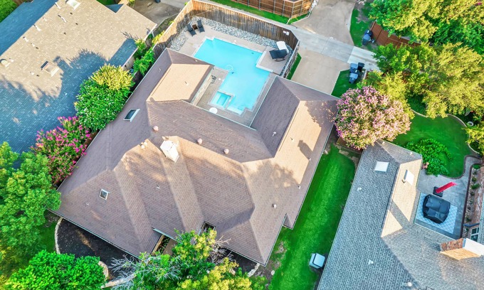 Far North Dallas House | Elegant Retreat with Heated Pool, Spa & 4 Cozy Bedrooms