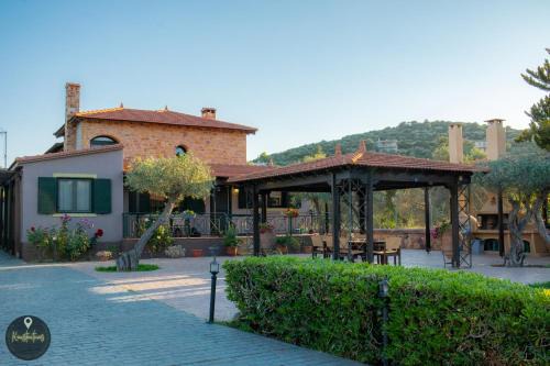 Emporios Villa | Elegant Villa in Emporio with Family-Friendly Amenities