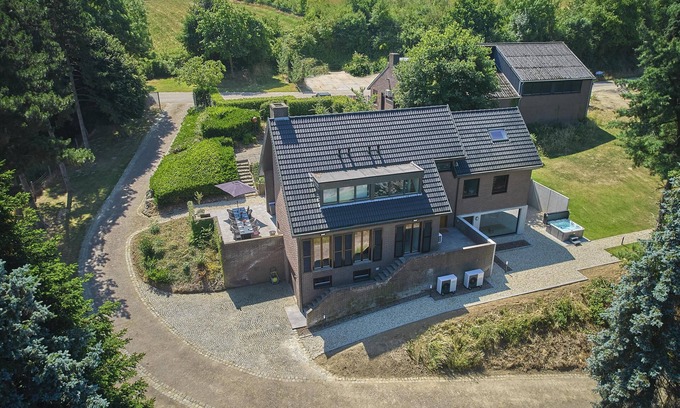 Schinnen Villa | Luxury house with large garden and wellness