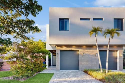 Downtown Fort Lauderdale House | Elegant Oceanfront Retreat in Lauderdale with Pool & Hot Tub