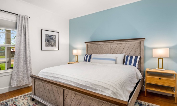 Alexandria House | Escape to Luxury in the Park: King Beds & Kitchen Access