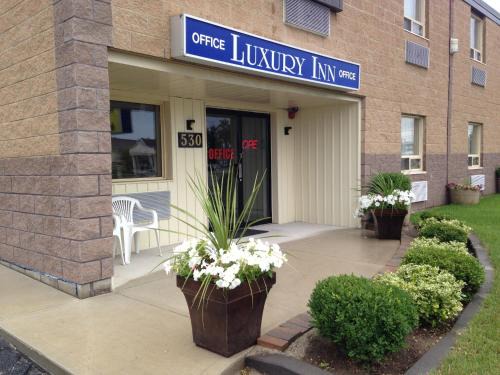 Collingwood Hotel | Family-Friendly Stay at Luxury Inn with Great Reviews