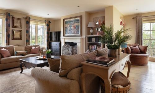 Kenmare House | Discover Family-Friendly Retreat at 26 Oakwood Manor