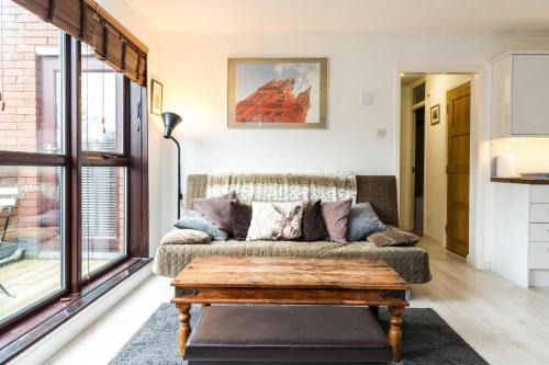 Holloway Apartment | Elegant Islington Apartment with Balcony - Rated 9/10