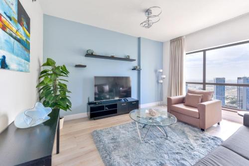 Dubai Marina Apartment | Premier JBR Shams - Panoramic Views & Beach Resort Access