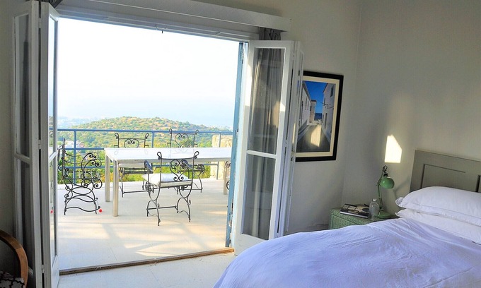 Karaman Villa | Elegant Karmi Accommodation with Ocean Views, Ideal Getaway