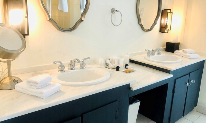 West Dover Resort | Elegant King Room with Balcony & Pool Access