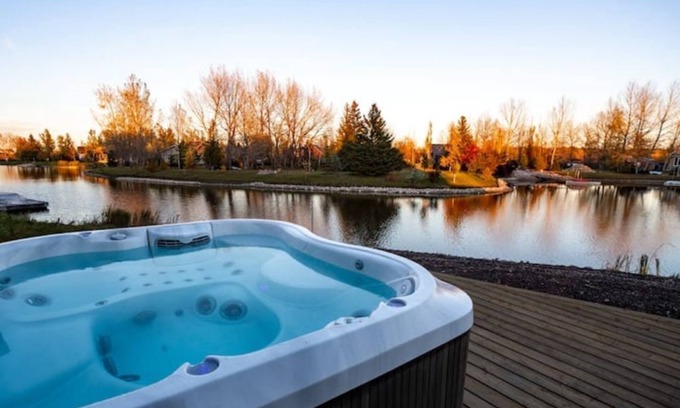 Traverse Bay Cottage | Experience the Elegance of Luxury Lakehouse Retreat