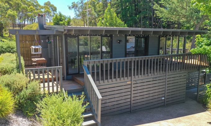 Goughs Bay House | Perfect Retreat: Lake House with Spa & Hot Tub by Eildon