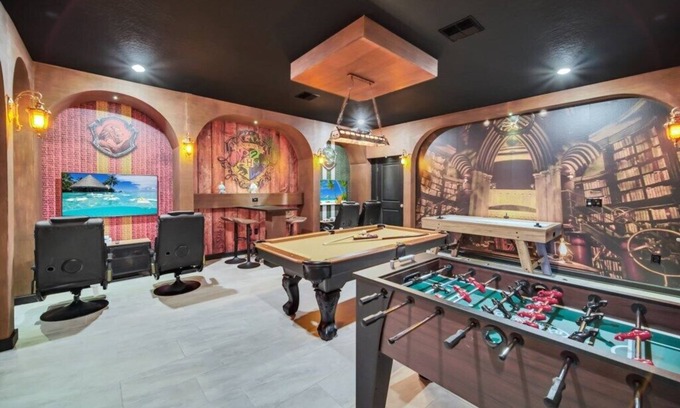 Kissimmee House | Elegant Lake View Villa with Games Room and Private Pool