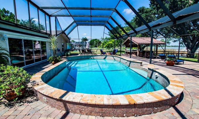 Lake Hamilton House | Scenic Lakefront Retreat with Pool & Kayaks Near Attractions