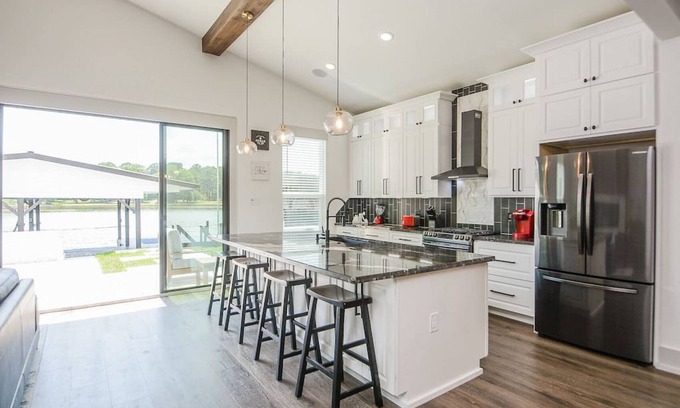 Willis House | Lakefront Retreat with Deck & Kayaks - Rated 10/10 by Guests