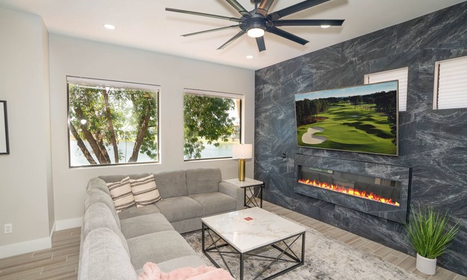 McCormick Ranch House | Inviting Lakefront Retreat in McCormick Ranch Scottsdale
