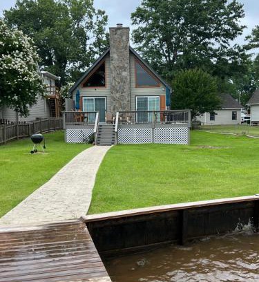 Milledgeville House | Elegant Lakefront Retreat with Family-Friendly Amenities