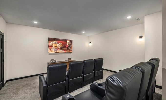 Kimberling City House | Exclusive Lakefront Villa with 30+ Free Amenities Await!