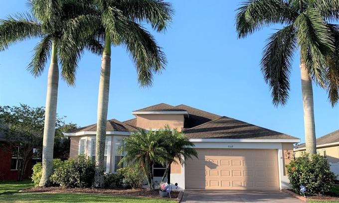 Palmetto House | Exquisite Lakeside Villa with Pool & Spa Near Beaches