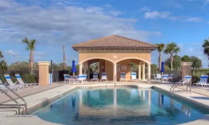 Braden River Condo | Immaculate Lakeview Country Club Condo with Top Amenities