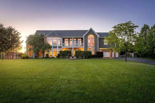 Canandaigua House | Luxury Lakeview Retreat Hot Tub Gym & Theatre