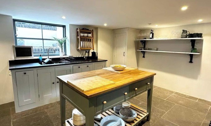 Whitnash House | Luxury Leamington Spa House With 3 Bedrooms