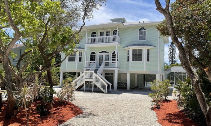South Venice Villa | Exceptional 6 BR Villa with Pool & Tennis Court at Manasota Beach