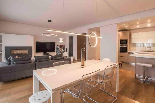 Nea Ionia Apartment | Elegant Living Apartment: Rated 9.5, Perfect for Families