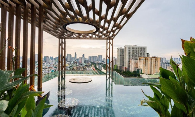District 1 Apartment | Elegant Retreat with Ocean View & Infinity Pool in D1
