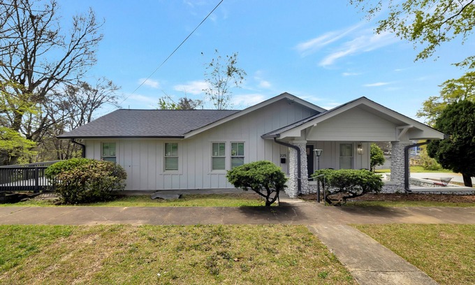 Birmingham House | Exceptional Retreat in The Magic City with Spa & Hot Tub!
