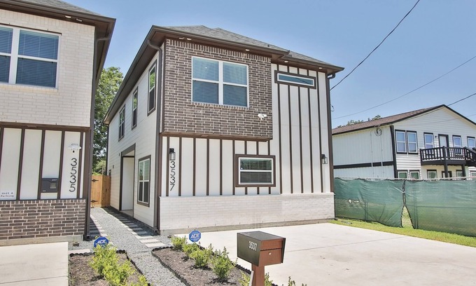 OST - South Union House | Convenient Stay Near Medical Center with Child-Friendly Amenities