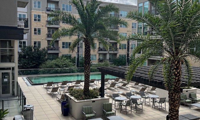 Greenway Plaza-Upper Kirby Apartment | Elegant Retreat with Pool View in Prime Location