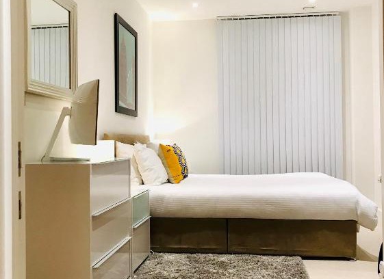 Moffat Apartment | Elegant Lodge Excel London: Where Comfort Meets Style