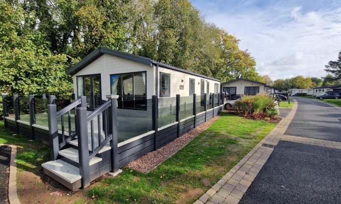 Paignton Ski Chalet | Elegant Lodge at Hoburne Devon Bay - Oceanfront Bliss